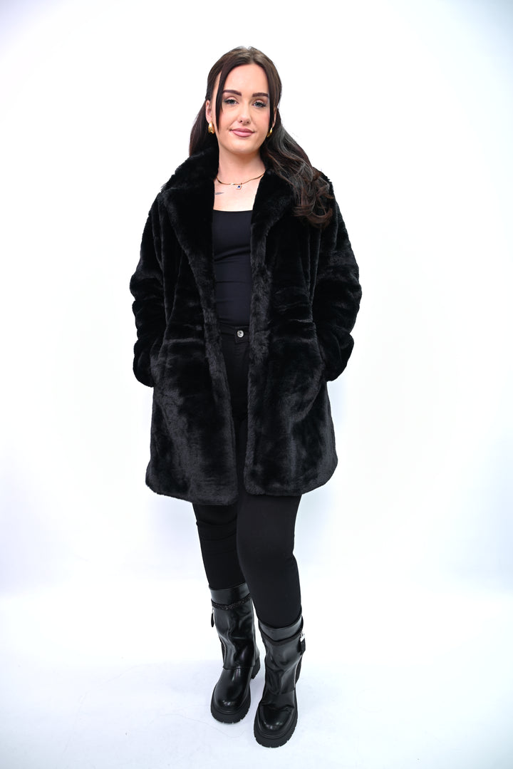 Noir Brume – Korte Faux Fur Jas A2503