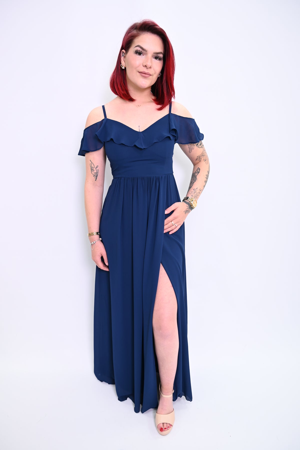 Elegant Poise – Off-shoulder lange jurk met verfijnde accenten 8826