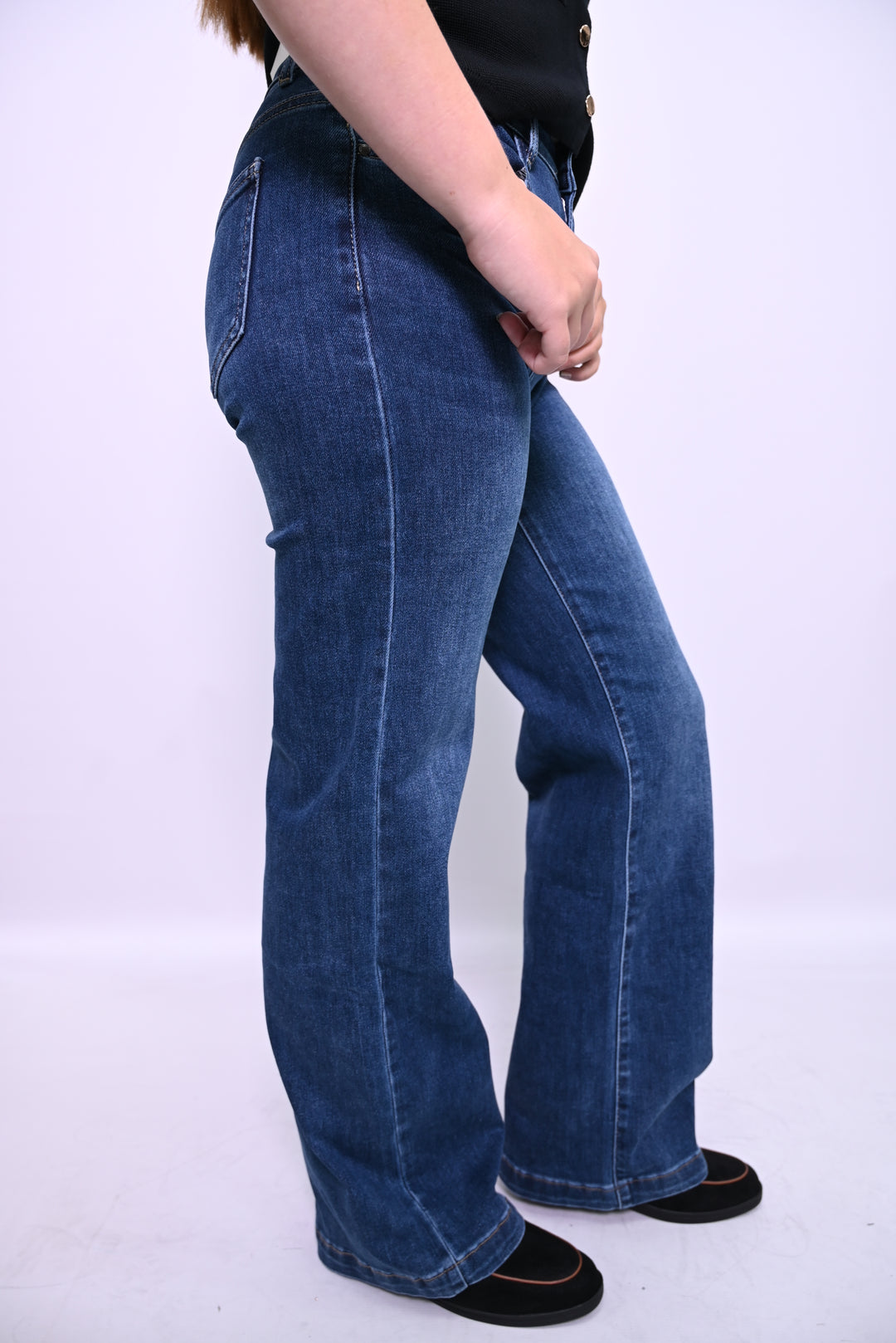 Donkerblauwe Jeans met Licht Uitlopende Pijpen – Tijdloos & Comfortabel My Tina’s LW-1807