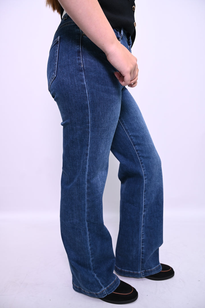 Donkerblauwe Jeans met Licht Uitlopende Pijpen – Tijdloos & Comfortabel My Tina’s LW-1807