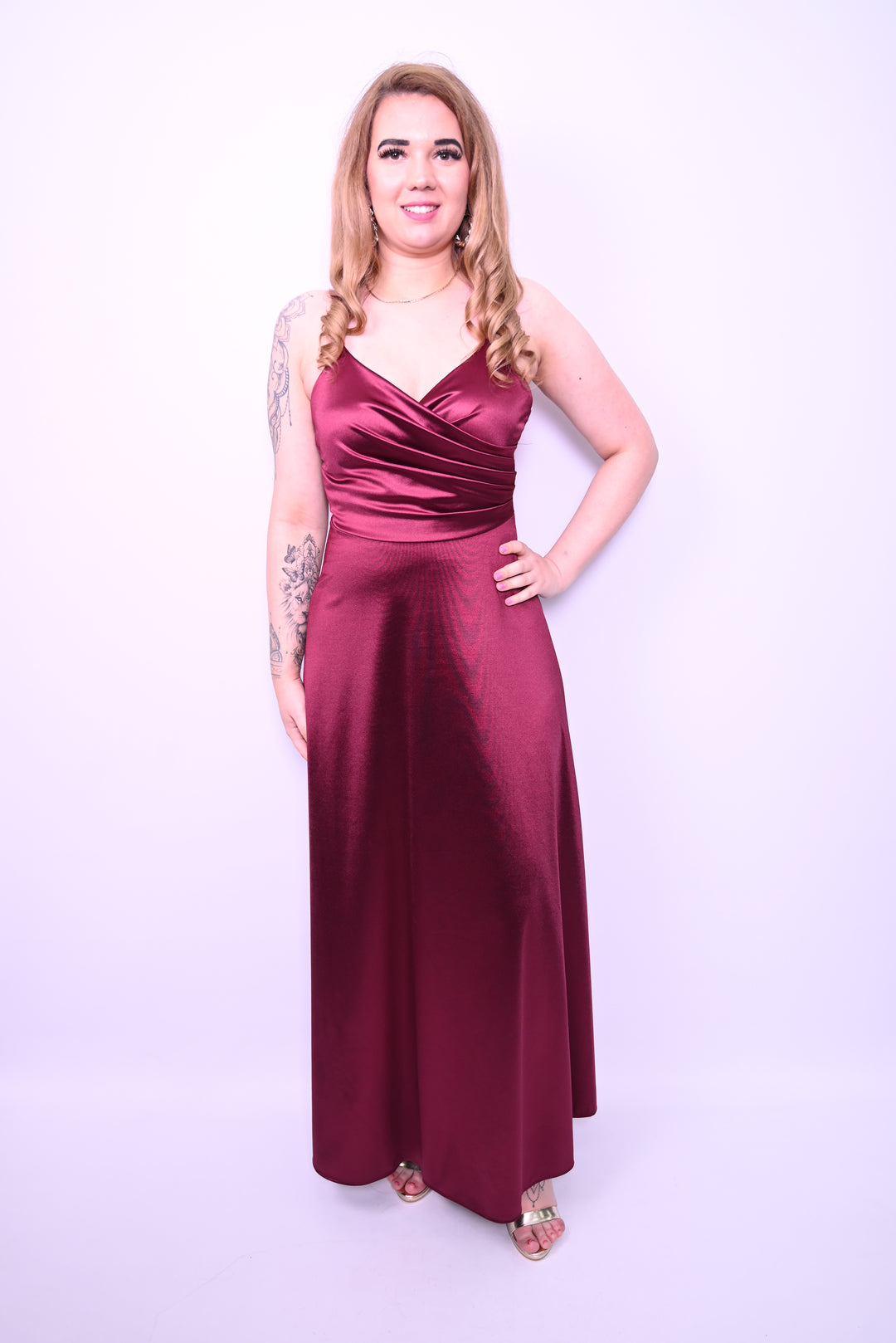 Lichaamsgedicht – Satijnen avondjurk met diepe V-hals en split 5888