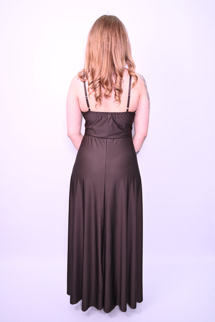 Lange satijnen avondjurk met split en dunne bandjes 31392