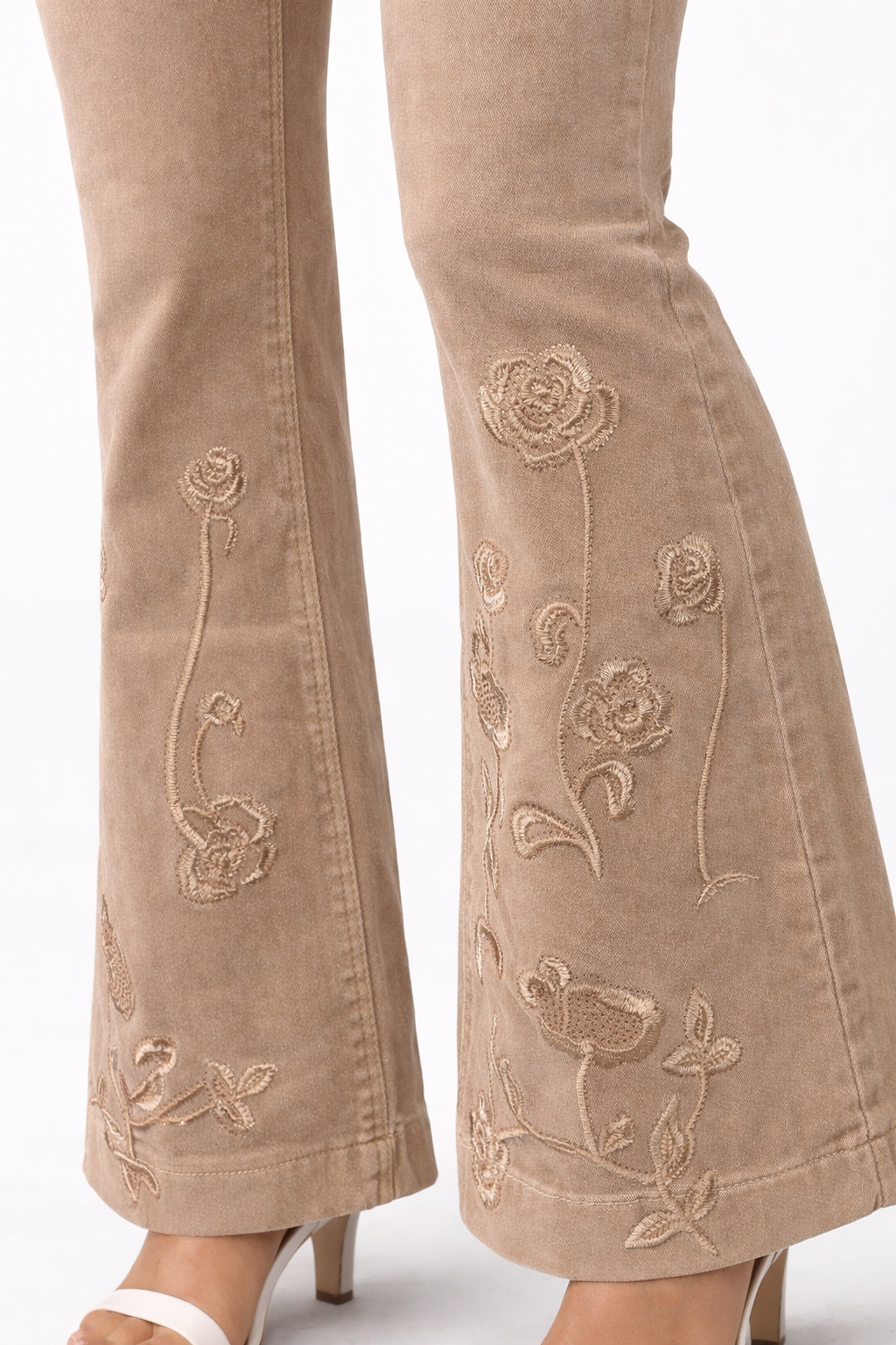 Flared Jeans met Borduursels – Elegant Flower Detail FOLYROSE Y6829