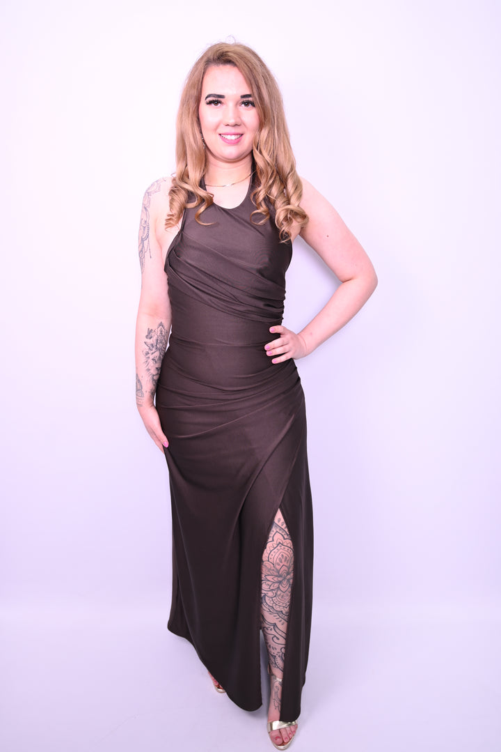 Lange avondjurk met split en satijnen glans 31378