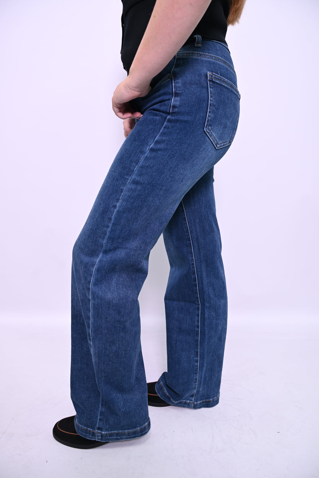 Donkerblauwe Jeans met Licht Uitlopende Pijpen – Tijdloos & Comfortabel My Tina’s LW-1807