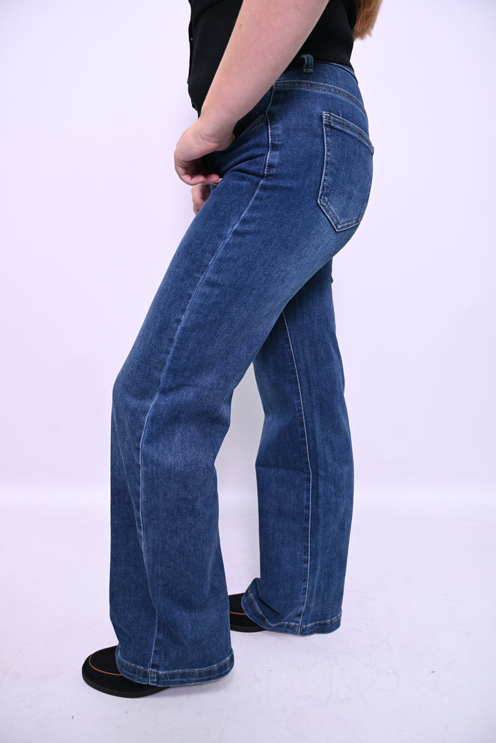 Donkerblauwe Jeans met Licht Uitlopende Pijpen – Tijdloos & Comfortabel My Tina’s LW-1807