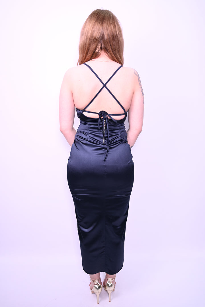 Strakke avondjurk met split en diepe halslijn 5608