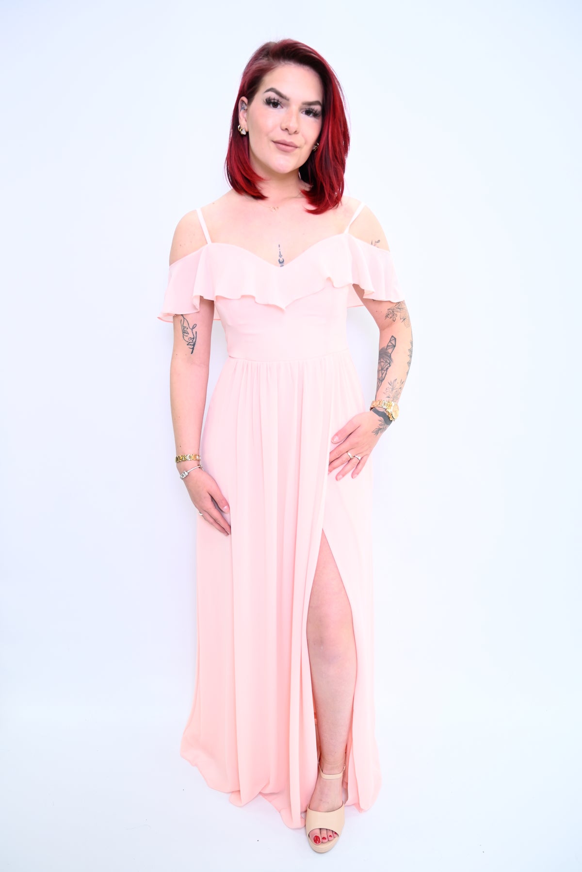 Elegant Poise – Off-shoulder lange jurk met verfijnde accenten 8826