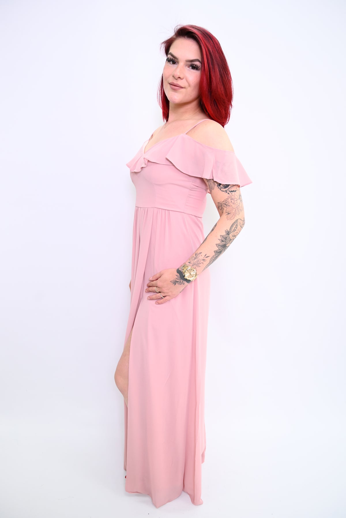 Elegant Poise – Off-shoulder lange jurk met verfijnde accenten 8826