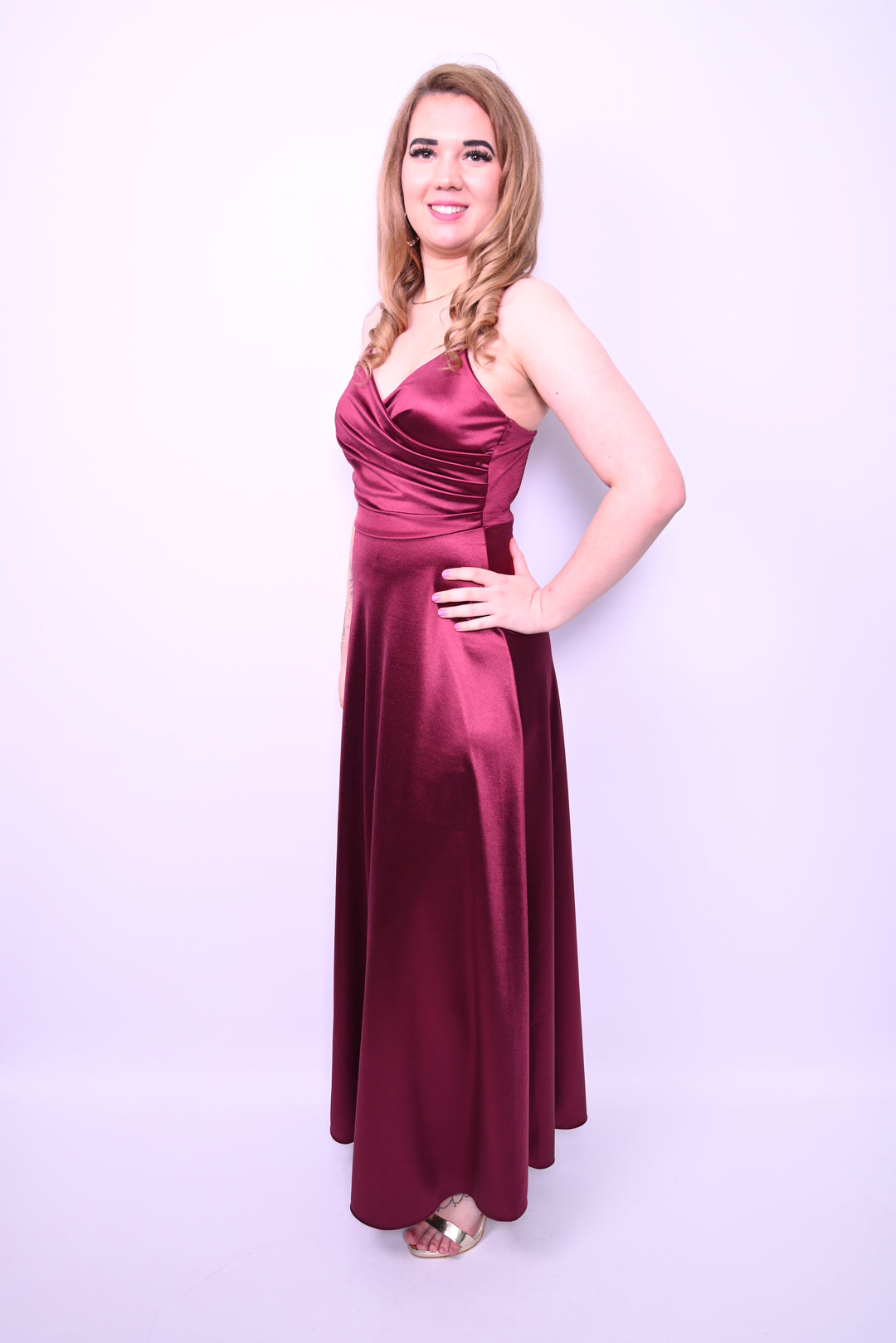 Lichaamsgedicht – Satijnen avondjurk met diepe V-hals en split 5888