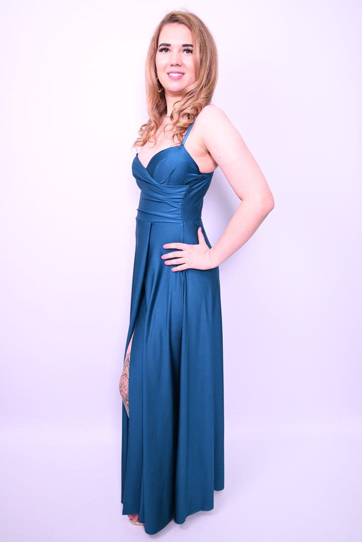 Lange satijnen avondjurk met split en dunne bandjes 31392