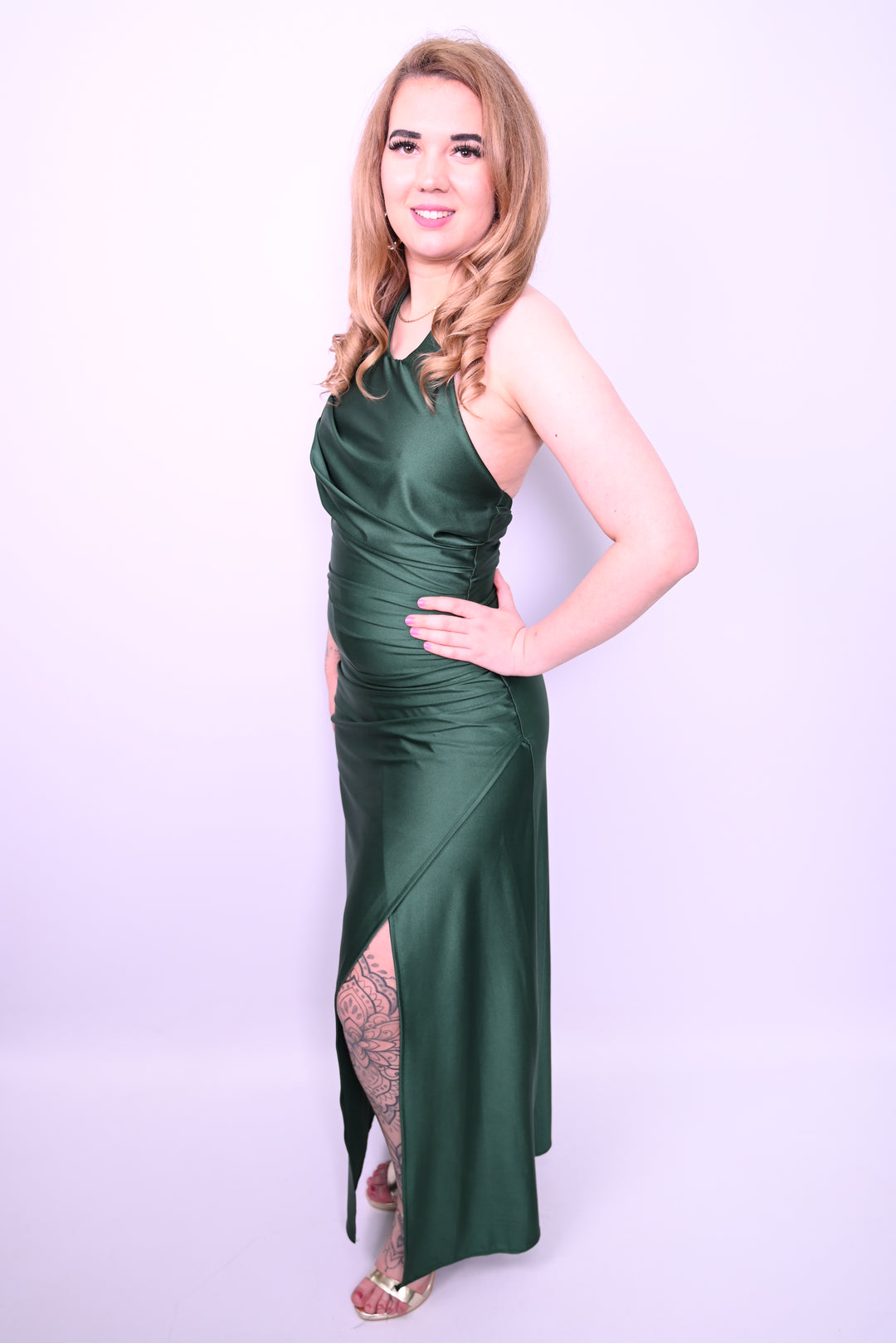 Lange avondjurk met split en satijnen glans 31378