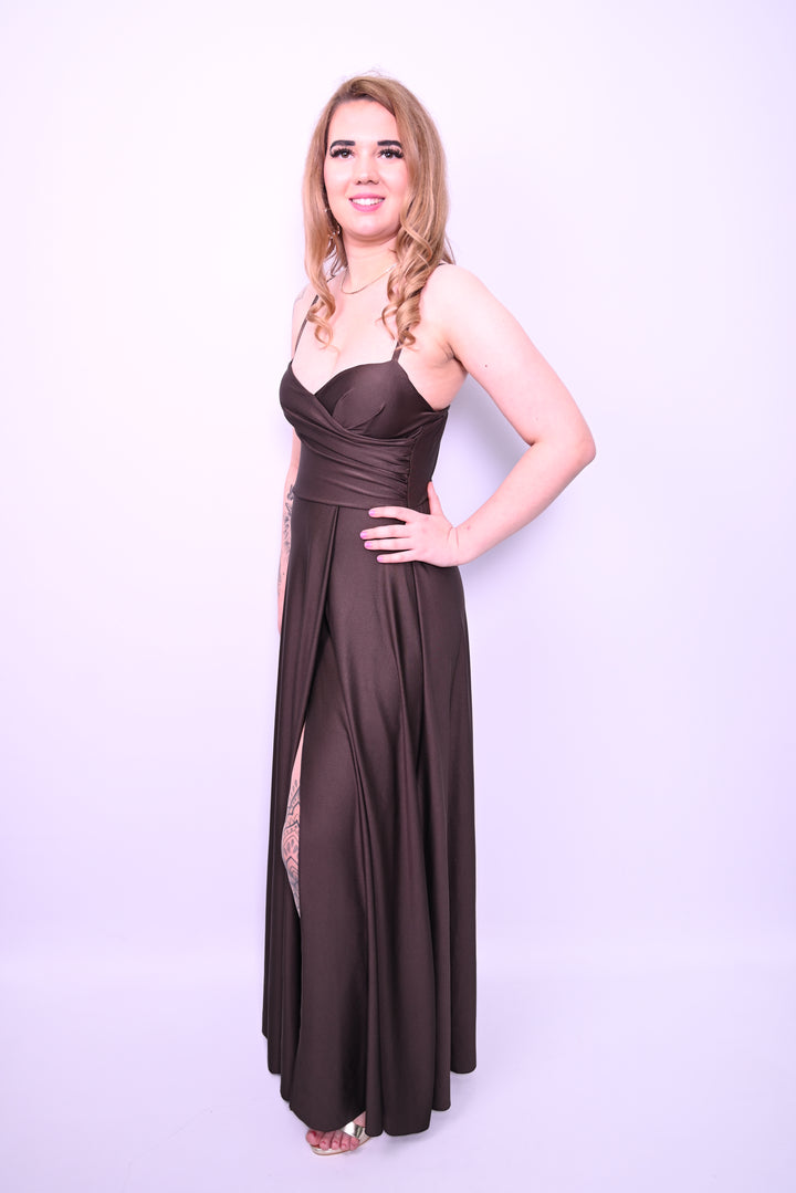 Lange satijnen avondjurk met split en dunne bandjes 31392