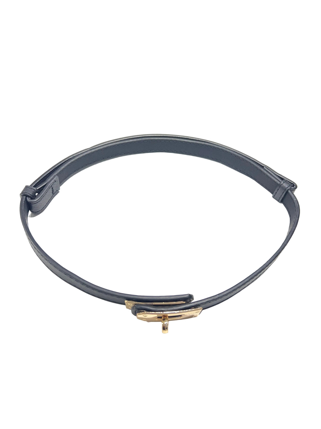 verstelbare zwarte leren ceintuur met gouden gesp