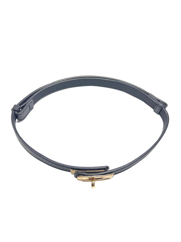 verstelbare zwarte leren ceintuur met gouden gesp