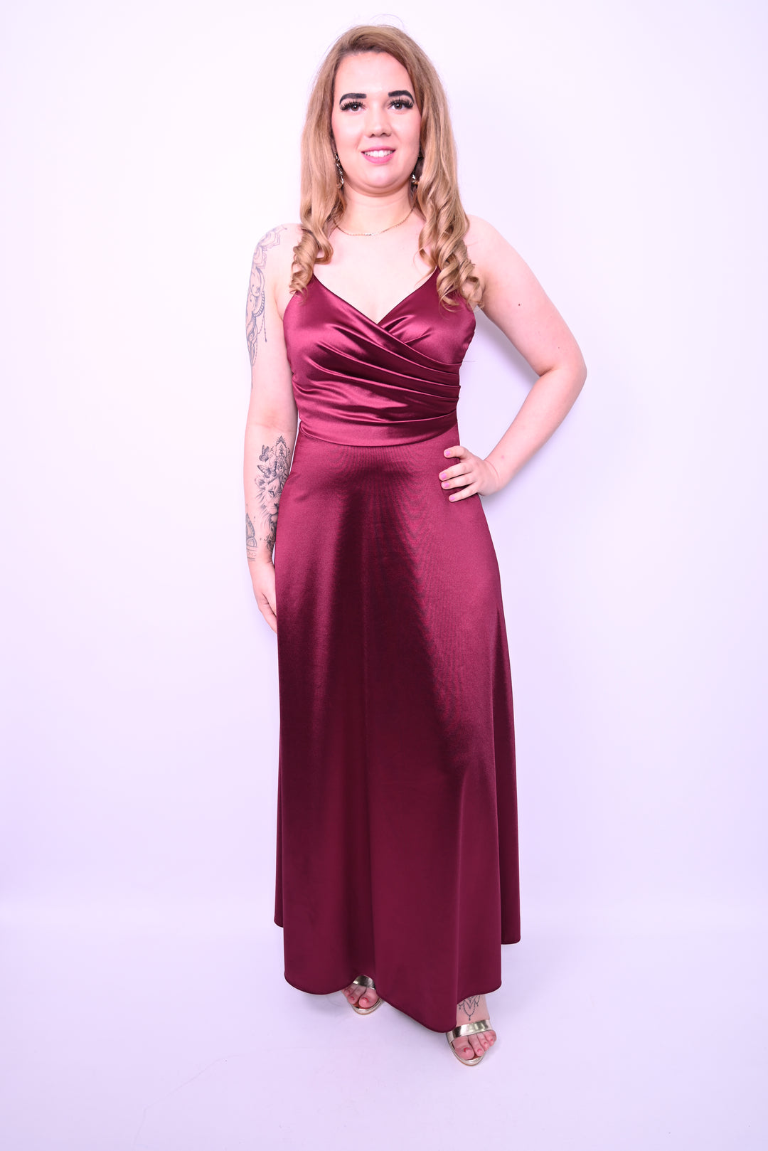Lichaamsgedicht – Satijnen avondjurk met diepe V-hals en split 5888