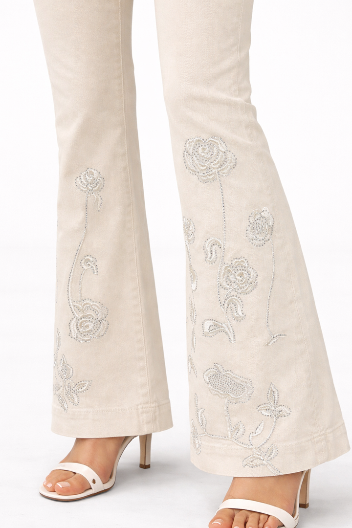 Flared Jeans met Borduursels – Elegant Flower Detail FOLYROSE Y6829