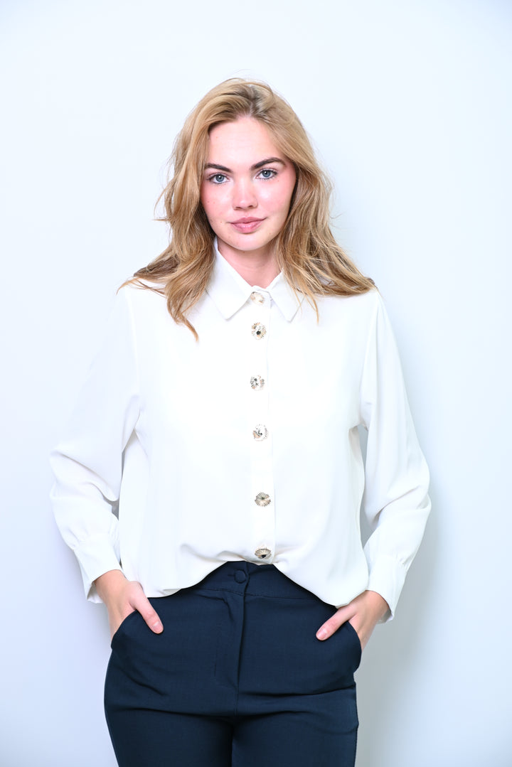 Maroon Elegance – Statement Blouse met Unieke Knopen
43410-28