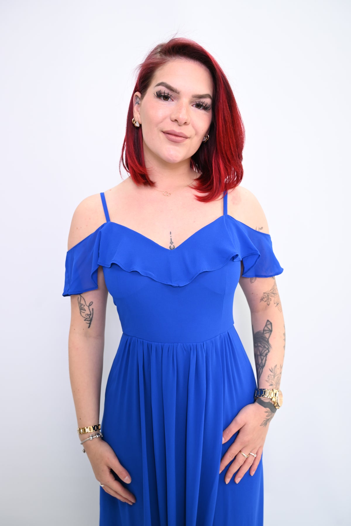 Elegant Poise – Off-shoulder lange jurk met verfijnde accenten 8826