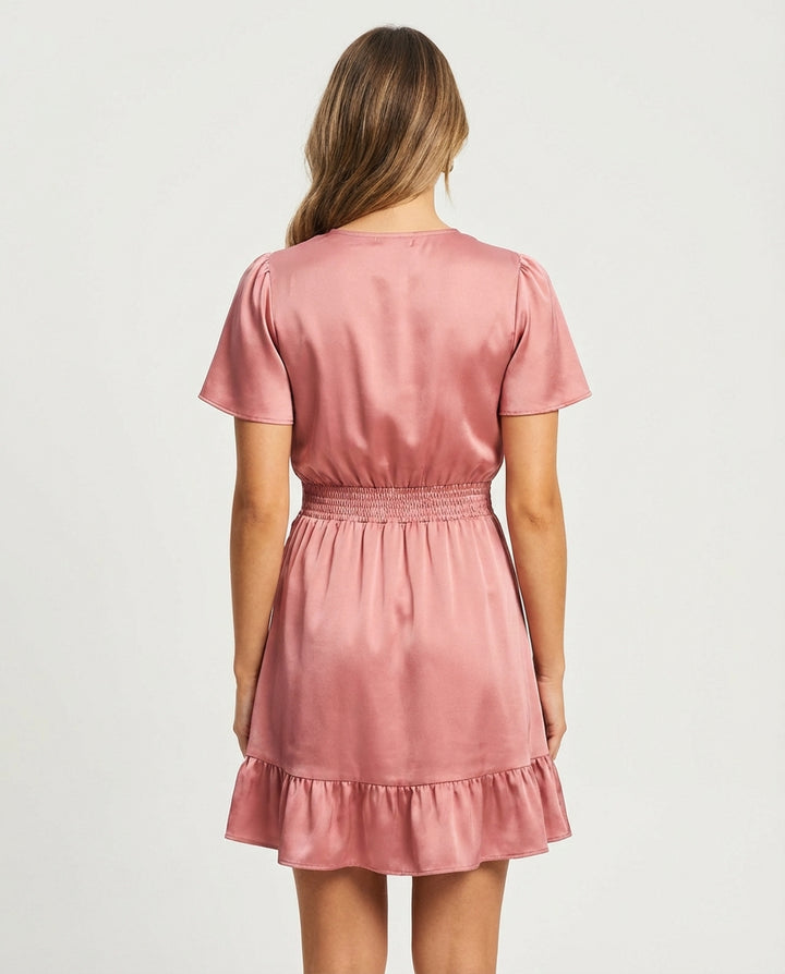 Noir Élan – Zwarte Wrapjurk met Ruches M2011