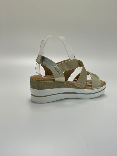 L1057 Kayla